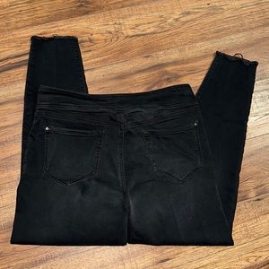 Size 16 / 33 Inc Denim Pull on Black Jegging Jeans